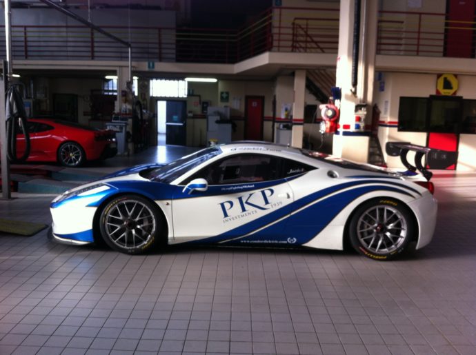 Car wrapping Ferrari
